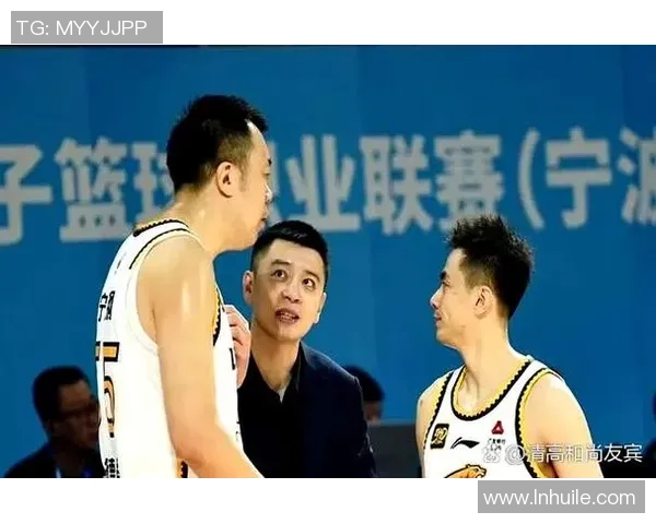 11赛季精彩对决山东男篮迎战新疆队争夺季后赛席位的关键战役 11赛季精彩对决山东男篮迎战新疆队争夺季后赛席位的关键战役