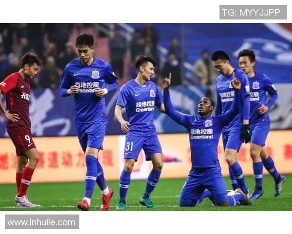 2017年申花与上港激战回顾：足球盛宴中的激情与荣耀