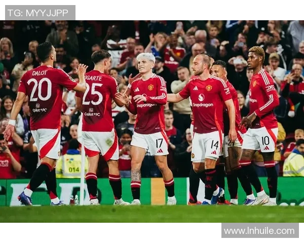 巴萨与曼联激战正酣谁能在这场巅峰对决中笑到最后